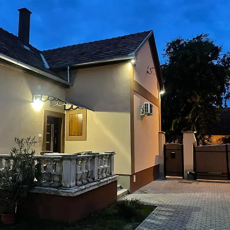Kovacs Apartmanhaz Lägenhet
