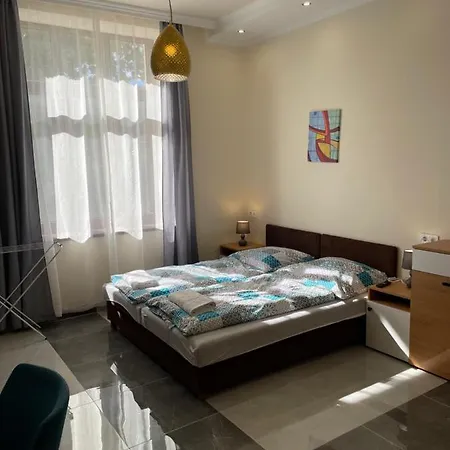 아파트 Kovacs Apartmanhaz 키슈쿤헐러시