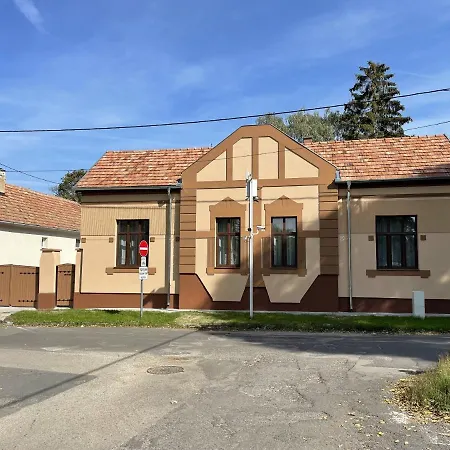 Kovacs Apartmanhaz * 基什孔豪洛什