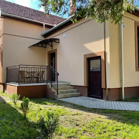 Kovacs Apartmanhaz * 키슈쿤헐러시