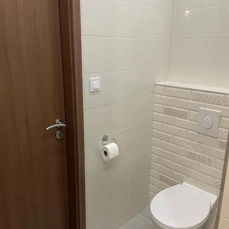 Kovacs Apartmanhaz * 키슈쿤헐러시