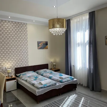 Kovacs Apartmanhaz * 키슈쿤헐러시