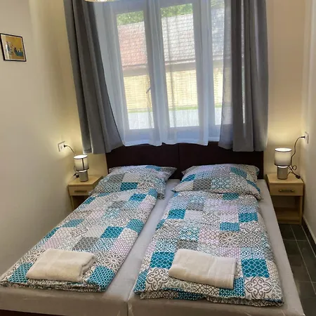 아파트 Kovacs Apartmanhaz 키슈쿤헐러시