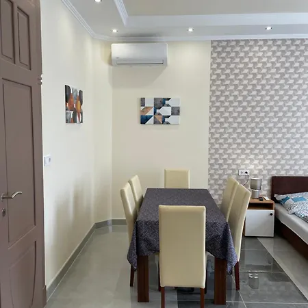 아파트 Kovacs Apartmanhaz 키슈쿤헐러시