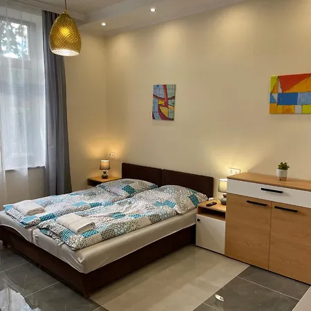 Kovacs Apartmanhaz 아파트 키슈쿤헐러시