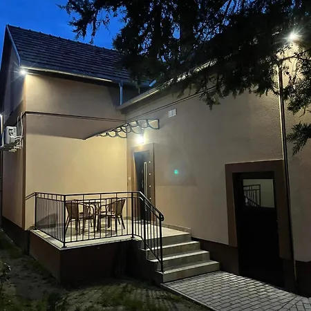 아파트 Kovacs Apartmanhaz 키슈쿤헐러시