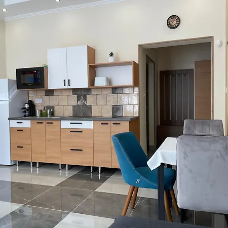 Kovacs Apartmanhaz 키슈쿤헐러시